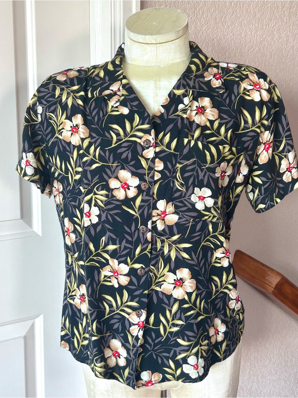 White Stag Vintage Hawaiian Style Top